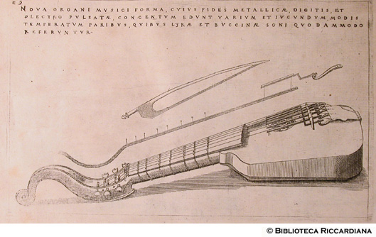 Strumento musicale, con corde di rame che toccate con le dita o con l'arco rendono il suono della lira e del trombone.