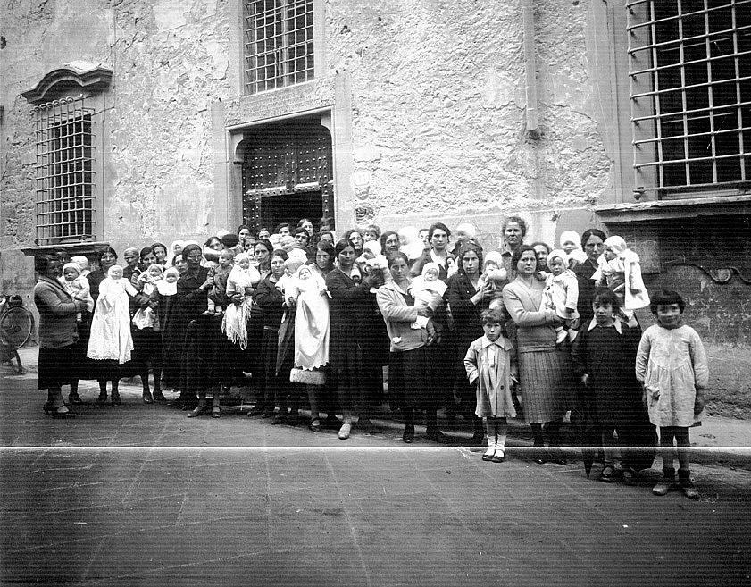 The mothers helped by the Casa Pia de' Ceppi with their children.