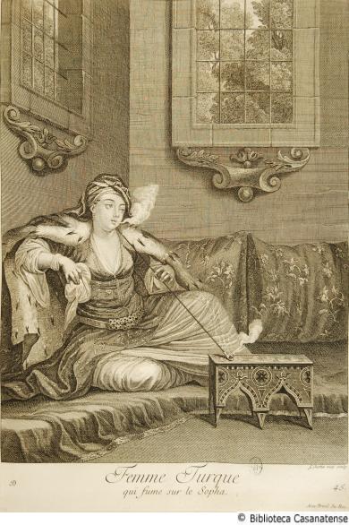 Femme Turque qui fume sur le sopha (donna turca che fuma sul sofŕ), Tav. 45
